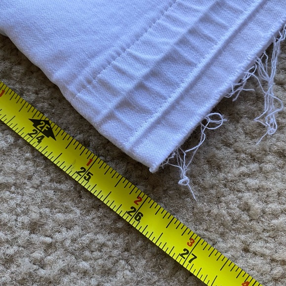 NWOT Joes Distressed White Capris - Picture 8 of 8